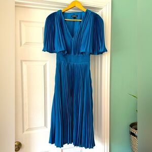 Express Blue Pleated Midi Dress with Flutter Sleeves